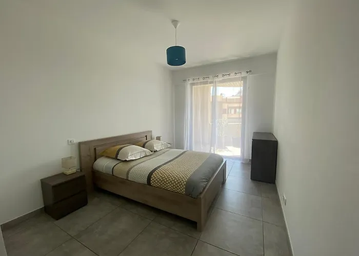 Appartement T2 De Standing Avec Parking A 250 Metres De La Plage, Route Des Sanguinaires, Ajaccio